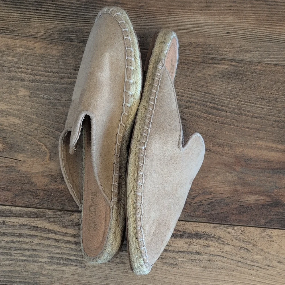Brash Beige Suede Slip-On Espadrille Slide Mules 7        AB150